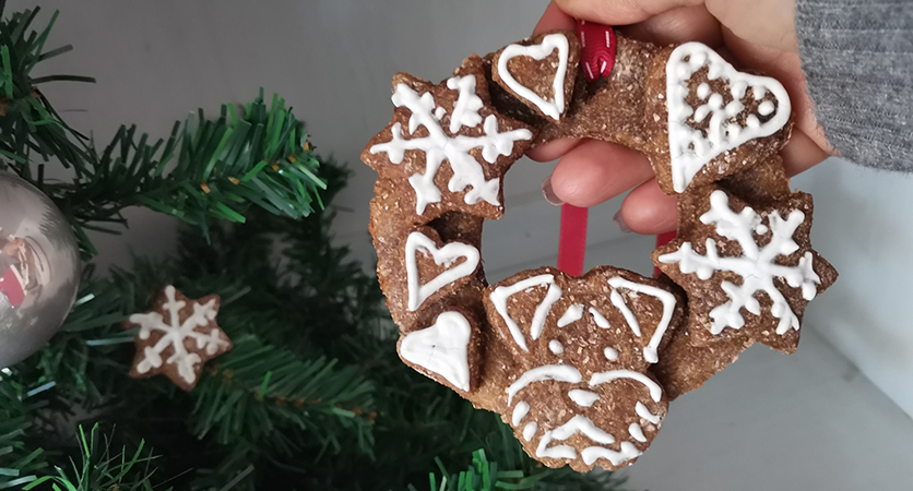 Ricette “da cani”: ghirlande natalizie di biscotto fatte in case